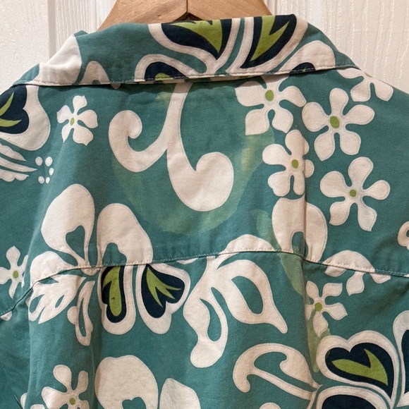 Local Motion Hawaii Green and White Floral Casual Button Down Shirt - Picture 5 of 5